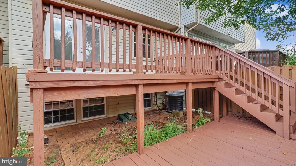 21744 LEATHERLEAF CIRCLE Sterling, VA 20164