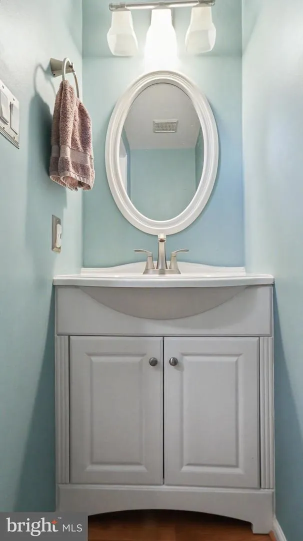 21744 LEATHERLEAF CIRCLE Sterling, VA 20164