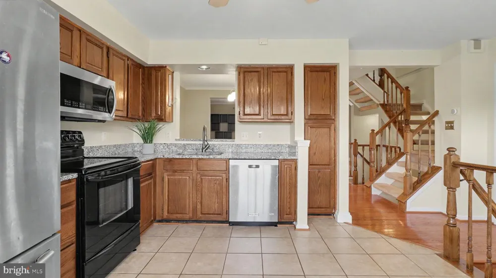 21744 LEATHERLEAF CIRCLE Sterling, VA 20164