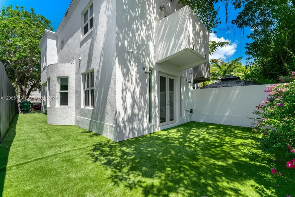 3125 Paola Dr Miami, FL 33133