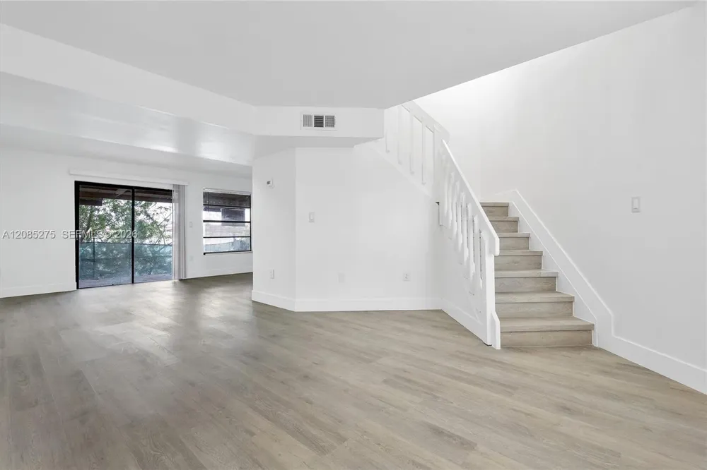 5796 W 26th Ave #205 Hialeah, FL 33016