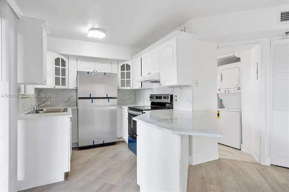 5796 W 26th Ave #205 Hialeah, FL 33016