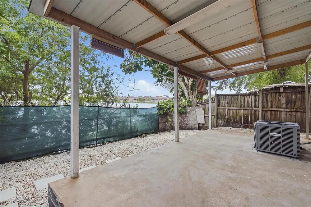 5796 W 26th Ave #205 Hialeah, FL 33016