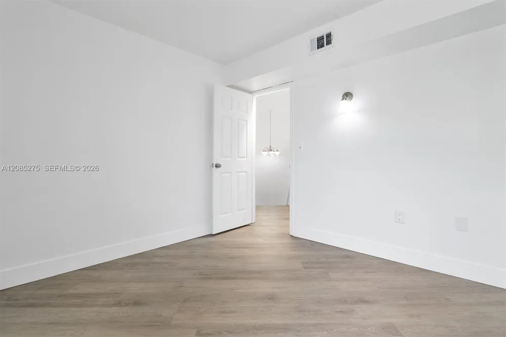 5796 W 26th Ave #205 Hialeah, FL 33016