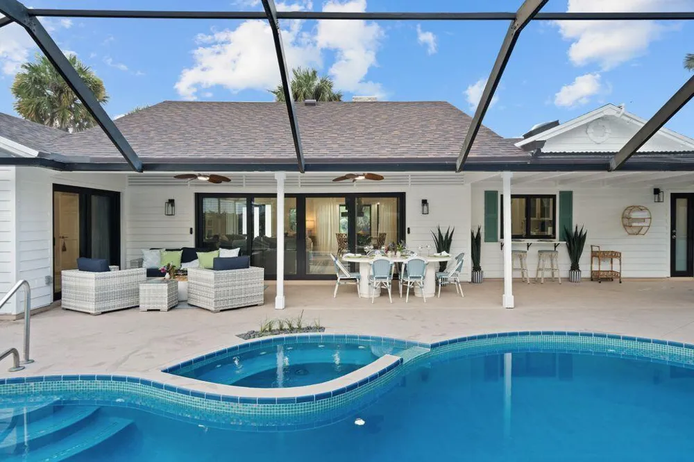 14 SE Paddock Circle Tequesta, FL 33469
