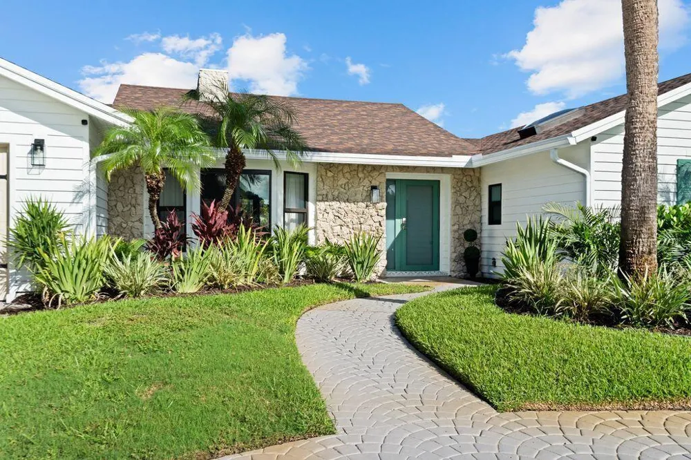 14 SE Paddock Circle Tequesta, FL 33469