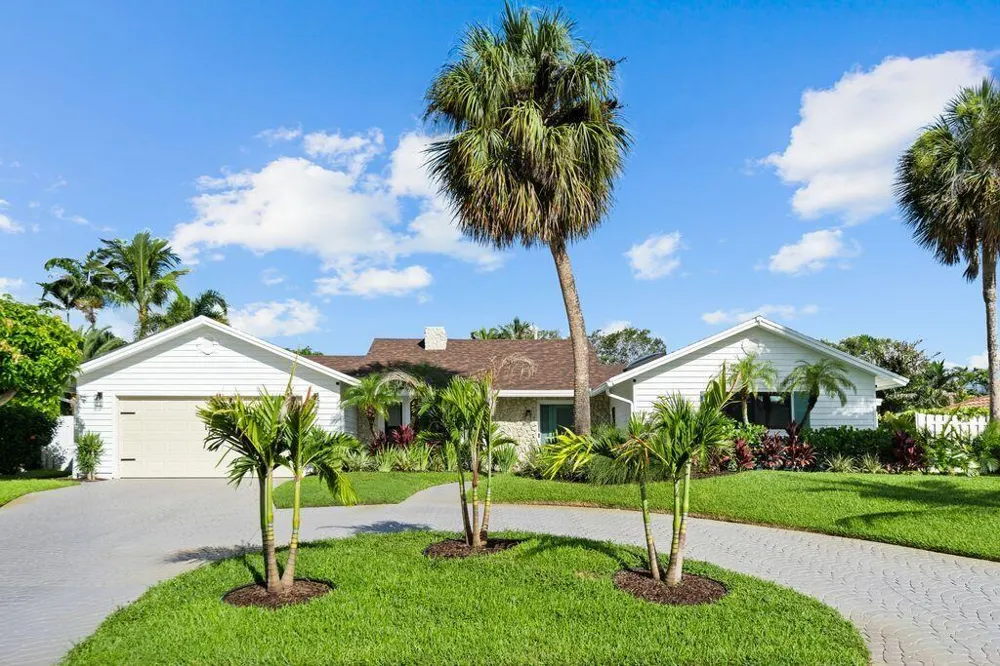 14 SE Paddock Circle Tequesta, FL 33469