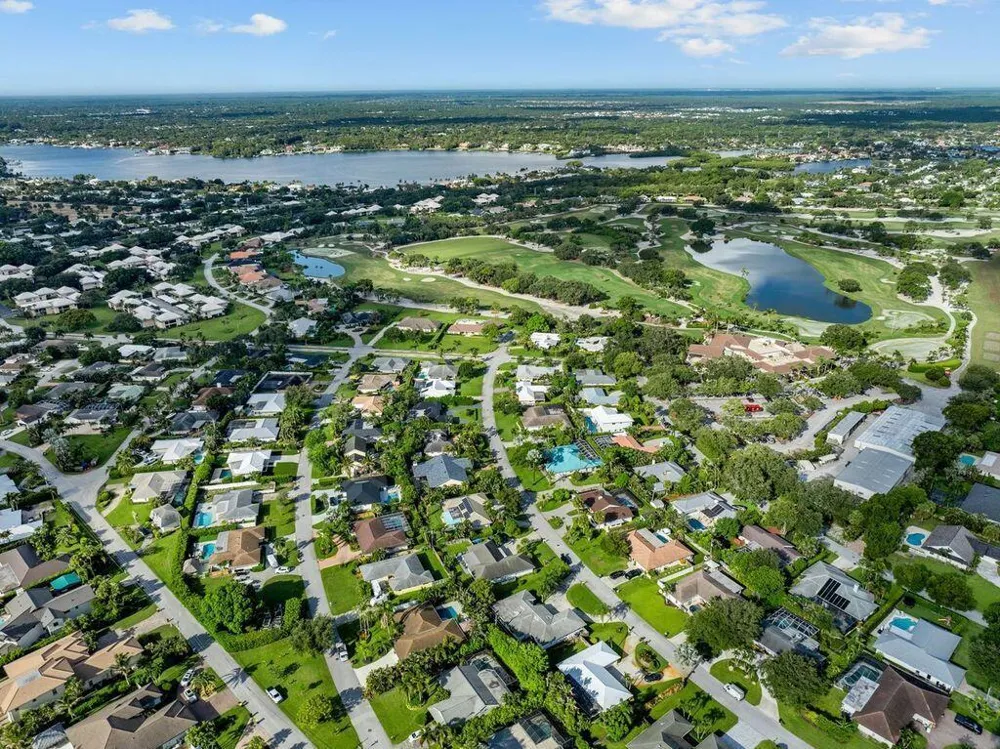 14 SE Paddock Circle Tequesta, FL 33469