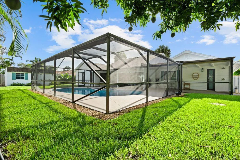 14 SE Paddock Circle Tequesta, FL 33469