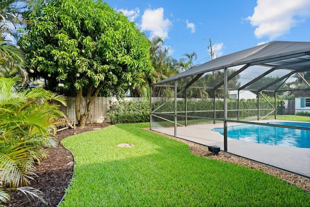 14 SE Paddock Circle Tequesta, FL 33469
