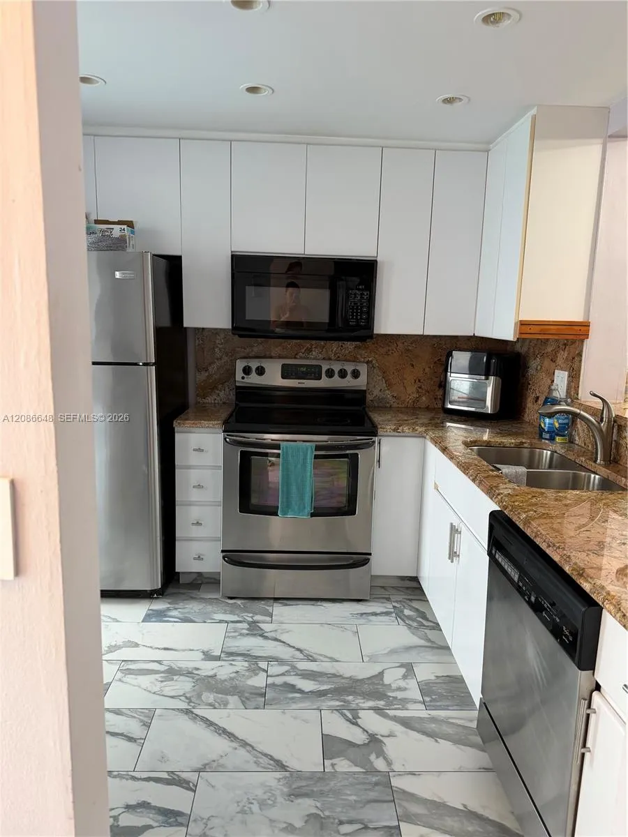 320 NE 12th Ave #506 Hallandale Beach, FL 33009
