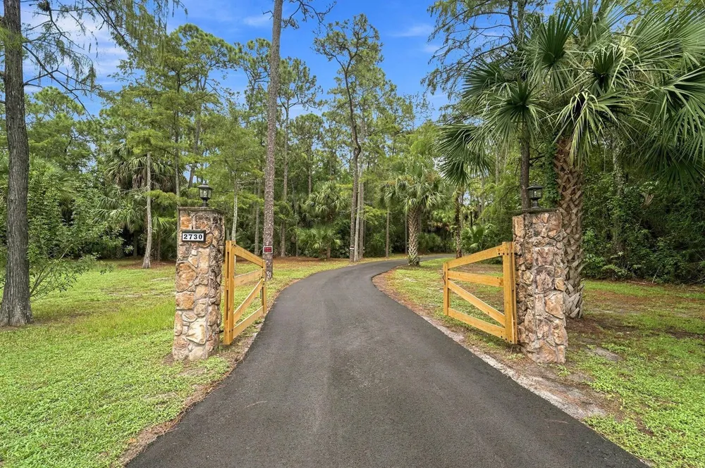 2730 Doe Trail Loxahatchee, FL 33470
