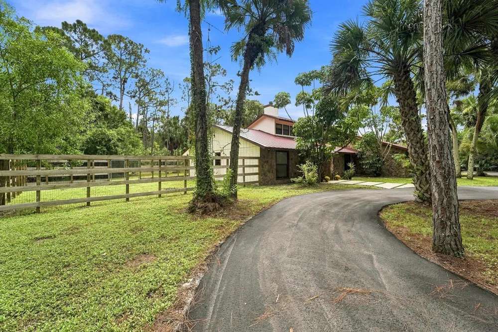 2730 Doe Trail Loxahatchee, FL 33470