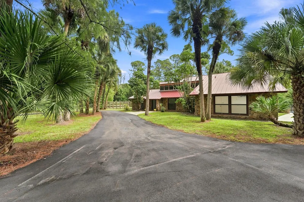 2730 Doe Trail Loxahatchee, FL 33470