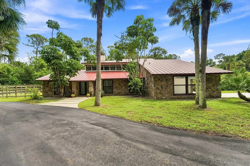 2730 Doe Trail Loxahatchee, FL 33470