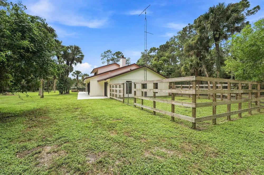 2730 Doe Trail Loxahatchee, FL 33470