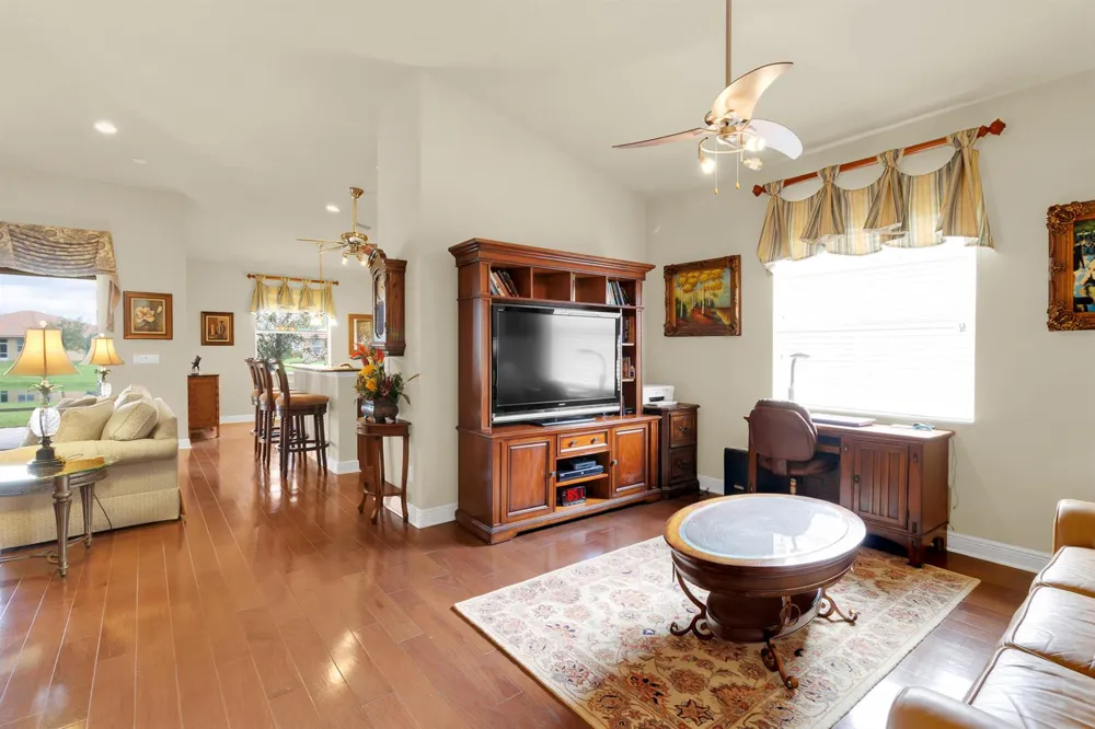 6396 LENNOX LANE Vero Beach, FL 32966