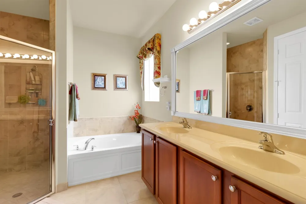 6396 LENNOX LANE Vero Beach, FL 32966