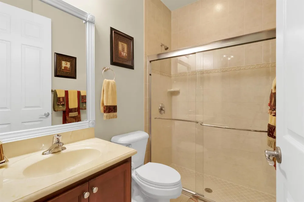 6396 LENNOX LANE Vero Beach, FL 32966