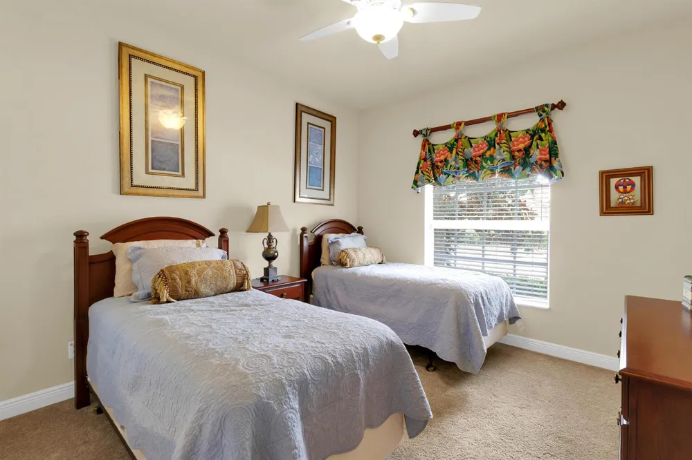 6396 LENNOX LANE Vero Beach, FL 32966