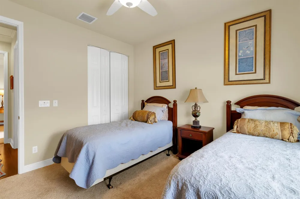 6396 LENNOX LANE Vero Beach, FL 32966