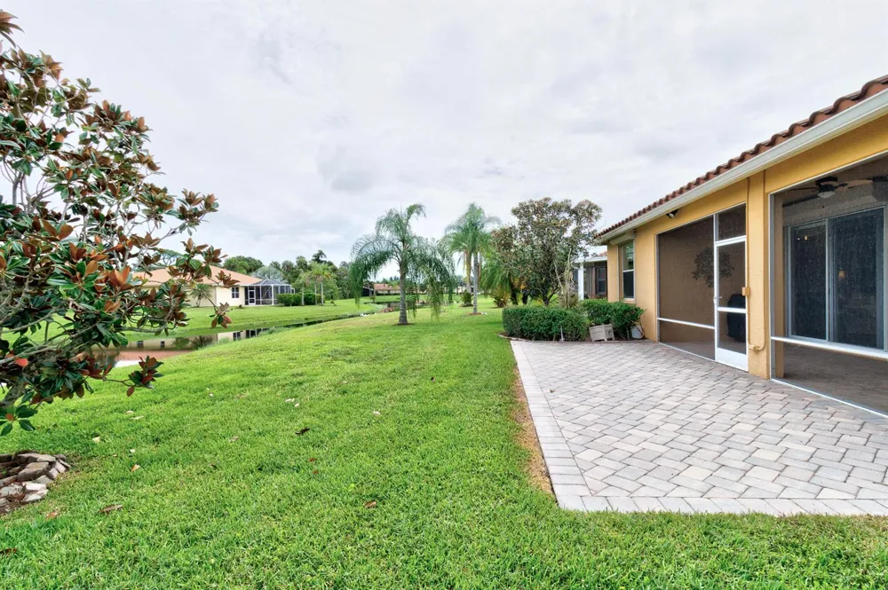 6396 LENNOX LANE Vero Beach, FL 32966