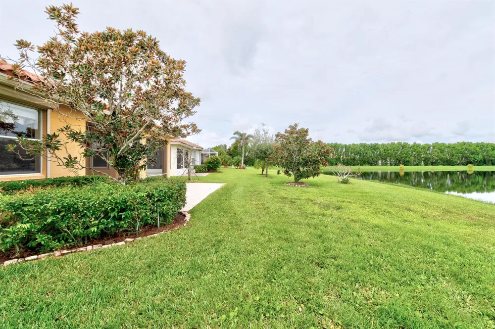 6396 LENNOX LANE Vero Beach, FL 32966