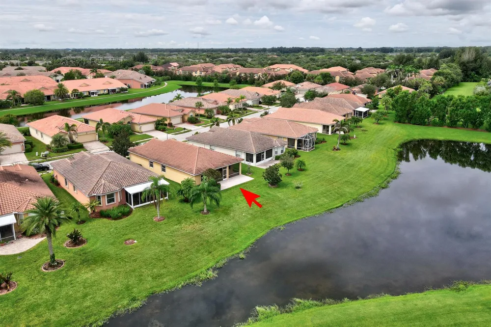 6396 LENNOX LANE Vero Beach, FL 32966