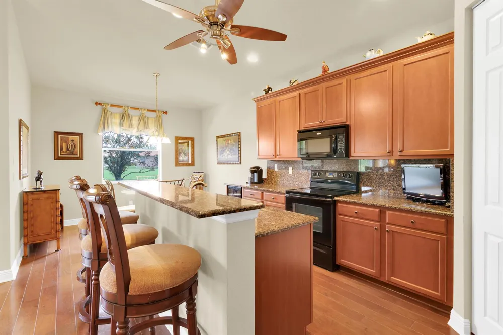 6396 LENNOX LANE Vero Beach, FL 32966