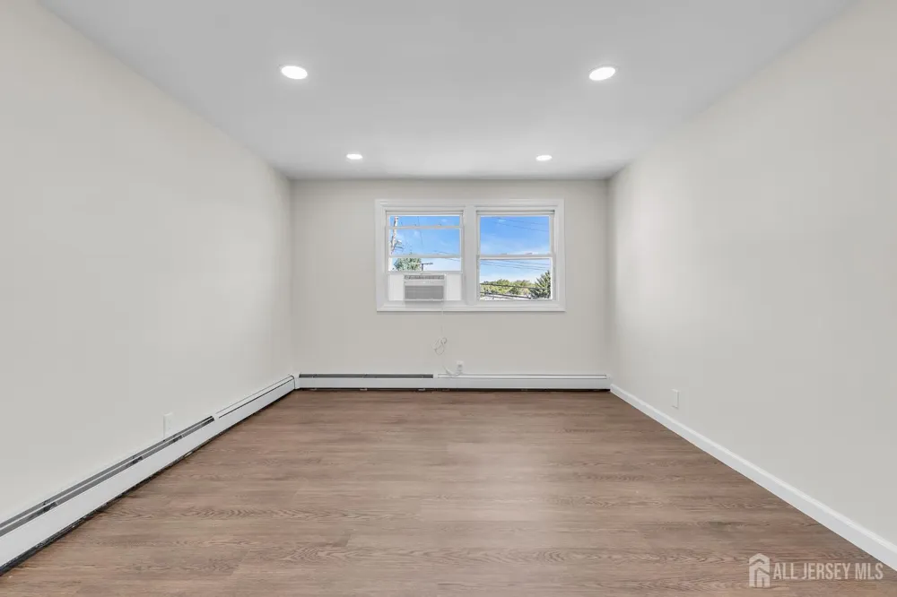 552 Ridgeway Avenue Sayreville, NJ 08879