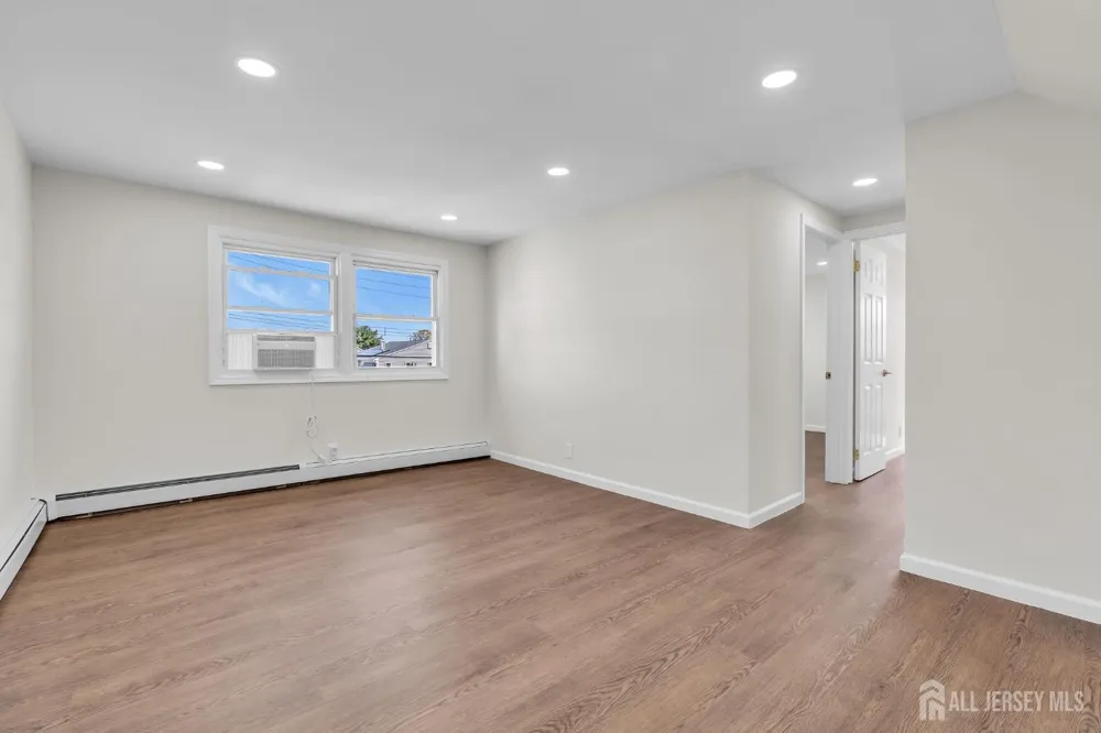 552 Ridgeway Avenue Sayreville, NJ 08879