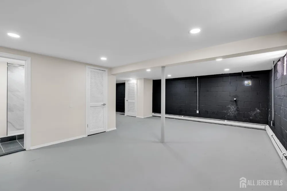552 Ridgeway Avenue Sayreville, NJ 08879