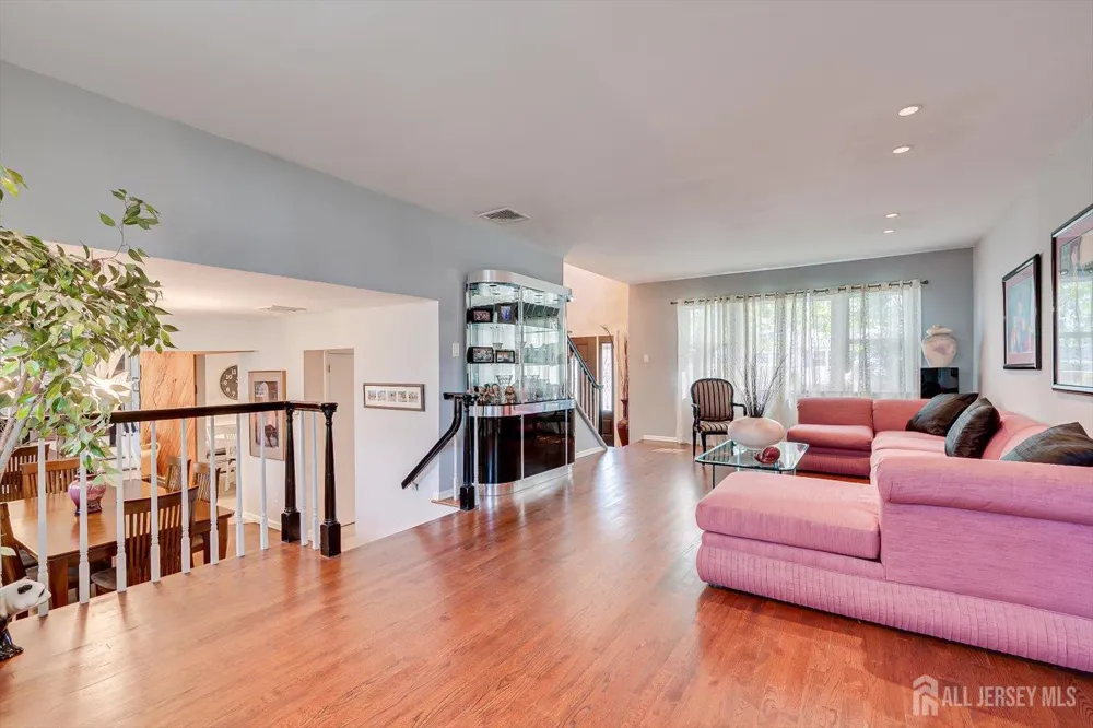 21 Marlin Avenue E Edison, NJ 08820