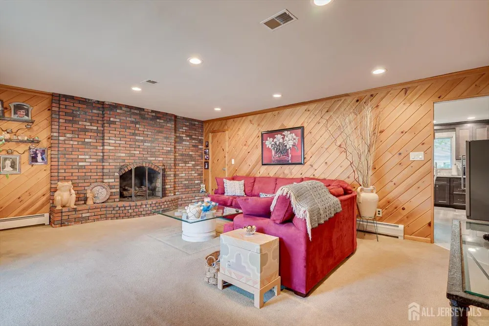 21 Marlin Avenue E Edison, NJ 08820