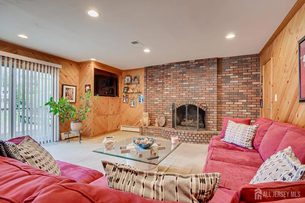 21 Marlin Avenue E Edison, NJ 08820