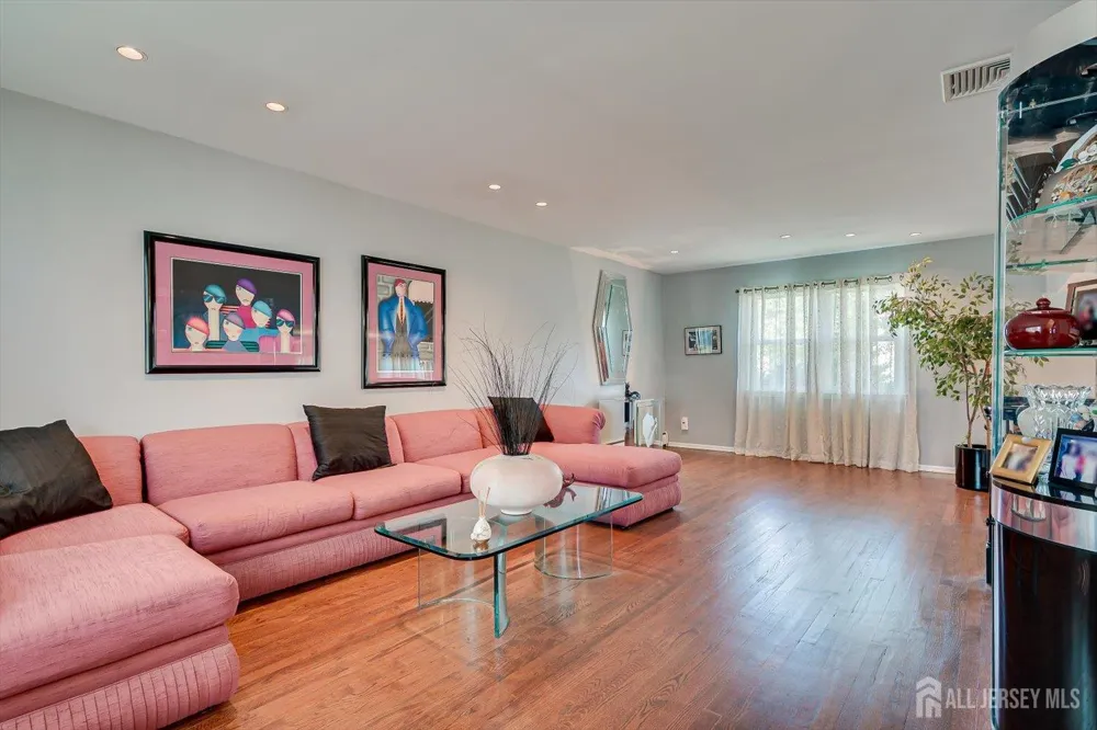 21 Marlin Avenue E Edison, NJ 08820
