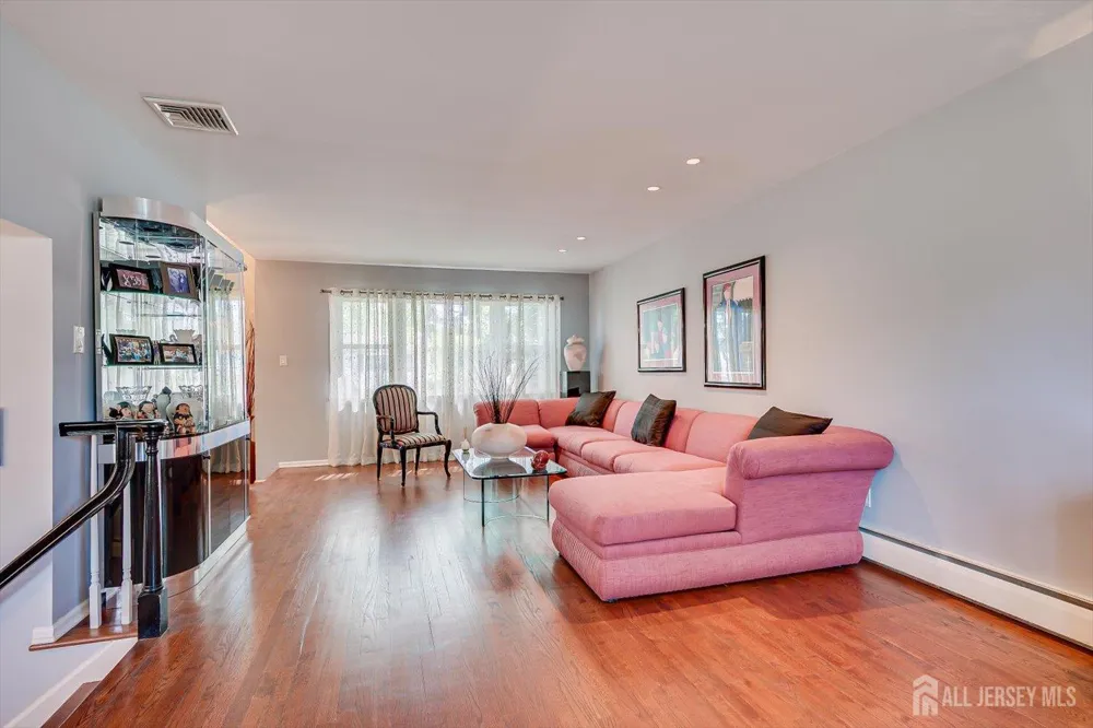 21 Marlin Avenue E Edison, NJ 08820
