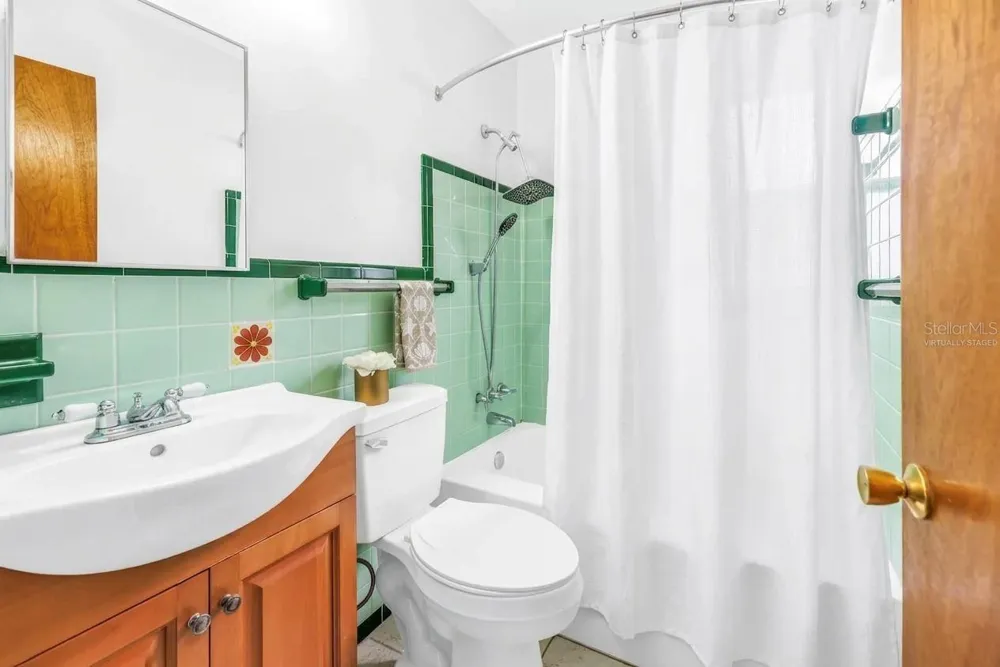 8068 28TH AVENUE St Petersburg, FL 33710