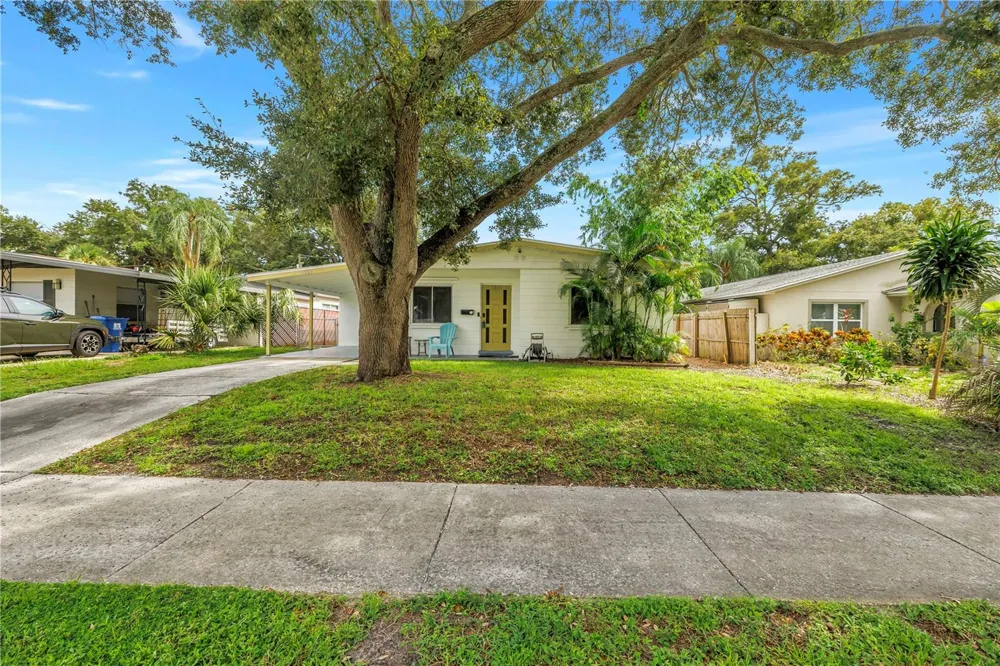 8068 28TH AVENUE St Petersburg, FL 33710