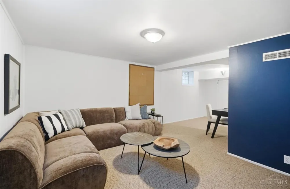 5805 Valley View Avenue Cincinnati, OH 45213