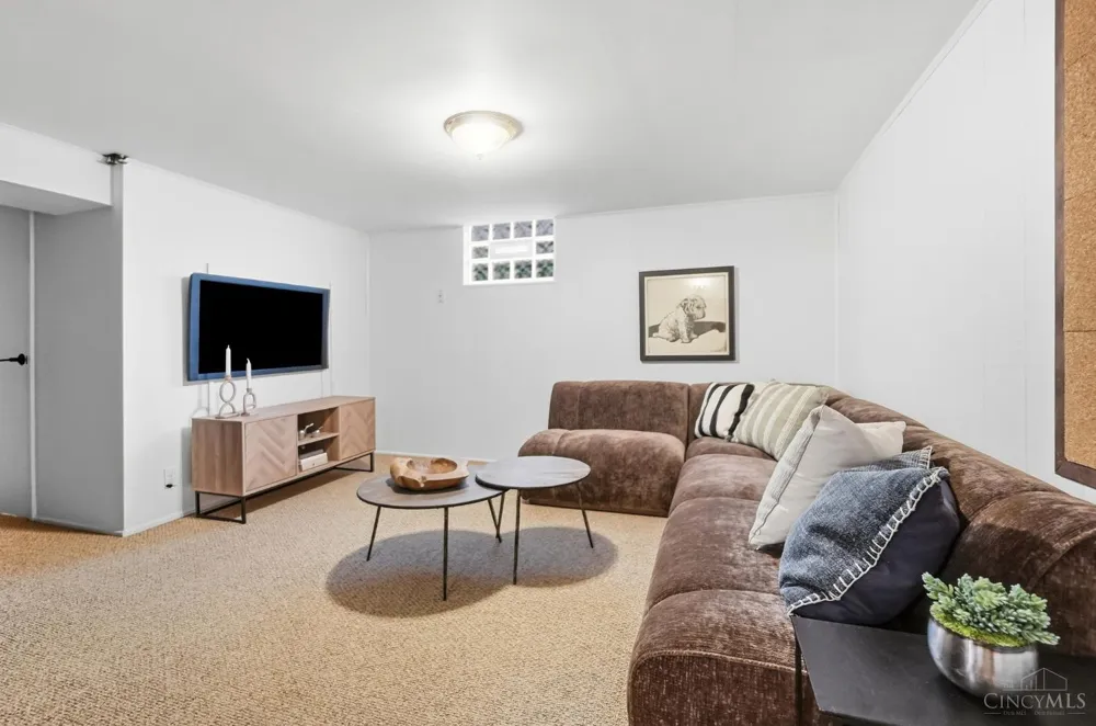 5805 Valley View Avenue Cincinnati, OH 45213