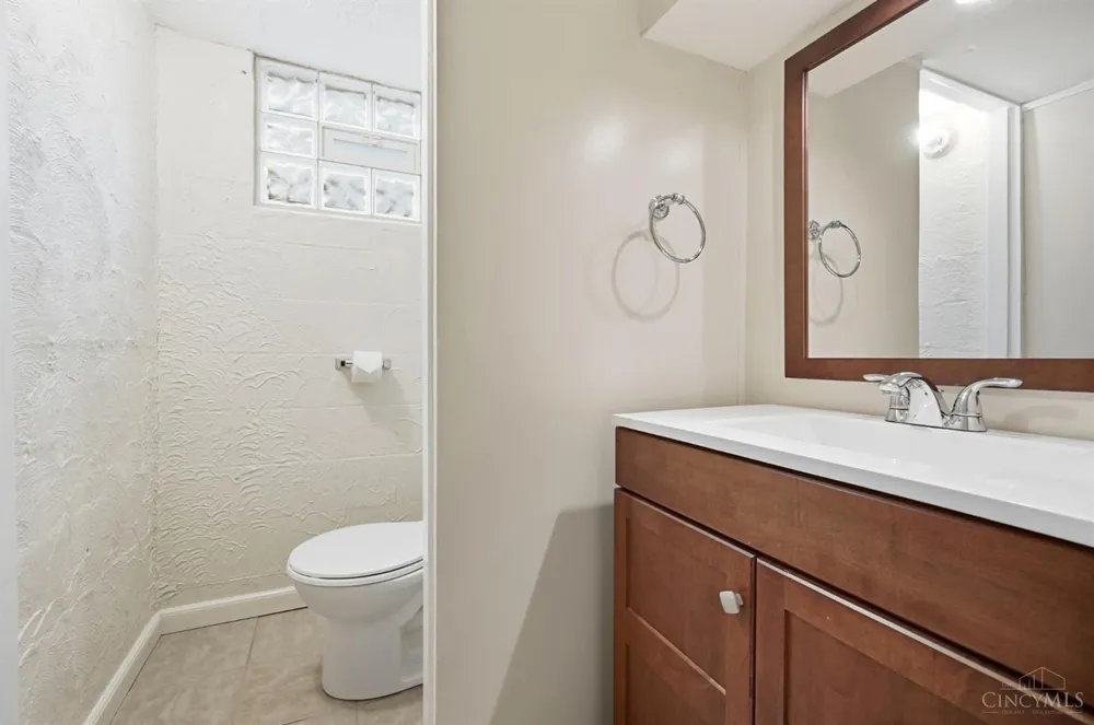 5805 Valley View Avenue Cincinnati, OH 45213