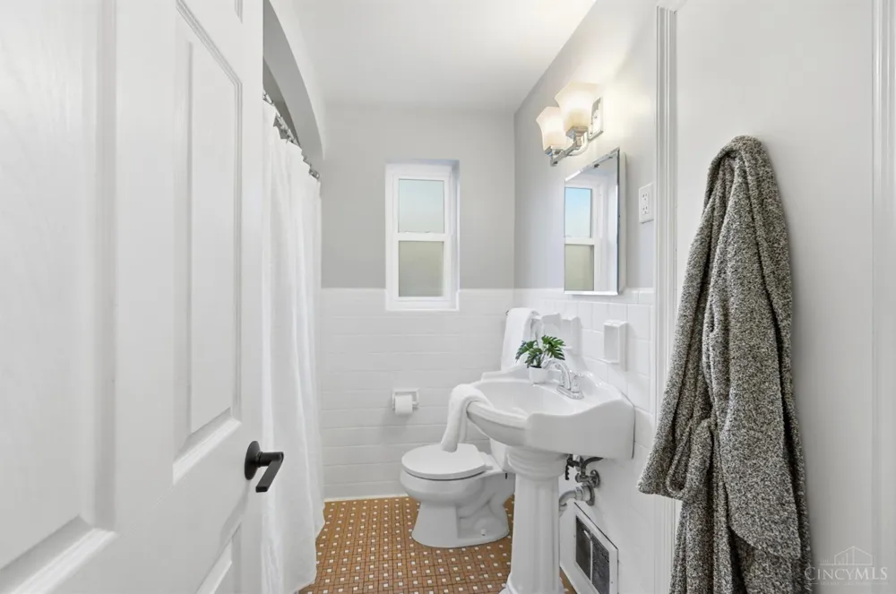 5805 Valley View Avenue Cincinnati, OH 45213