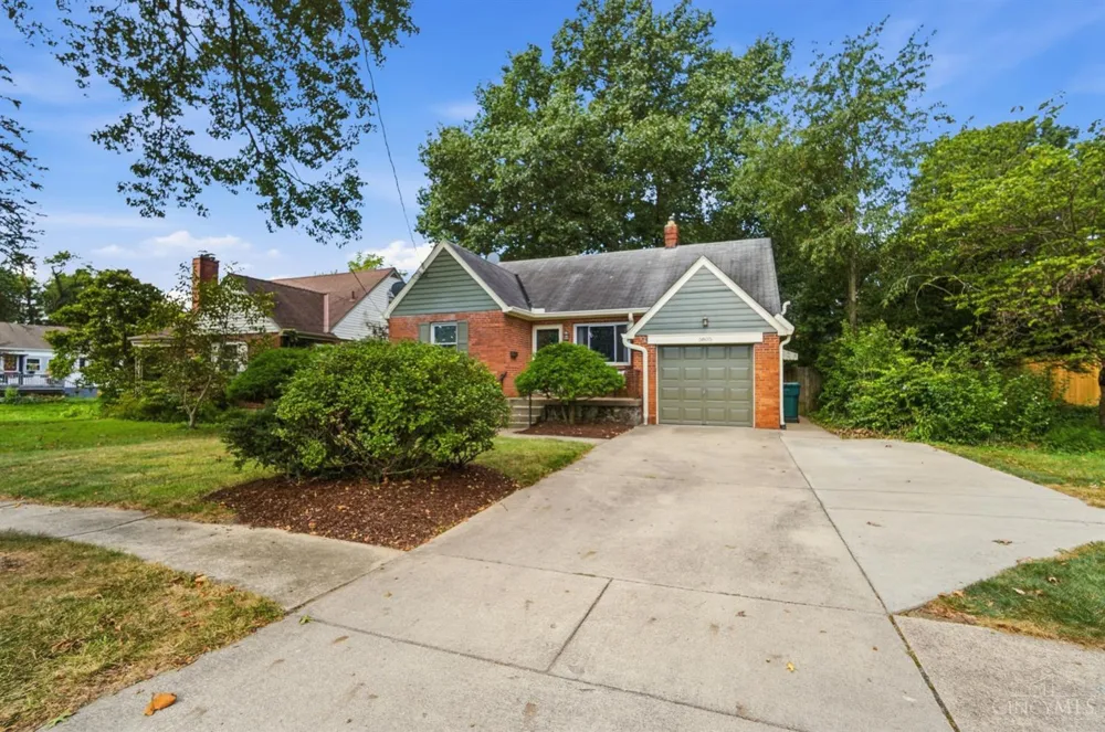 5805 Valley View Avenue Cincinnati, OH 45213