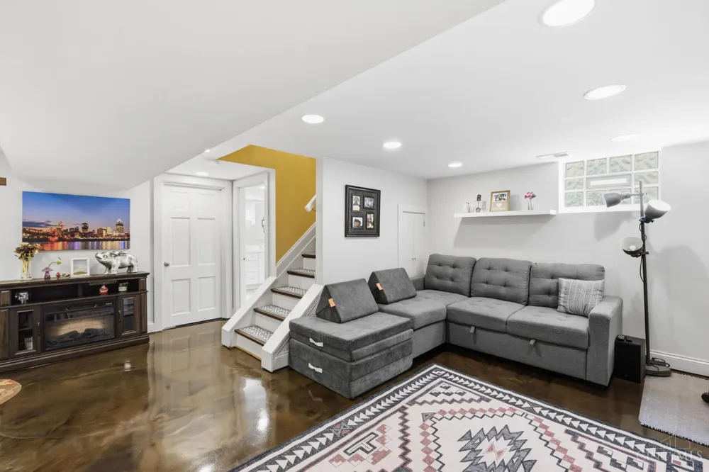 3307 Maplecrest Place Cincinnati, OH 45209
