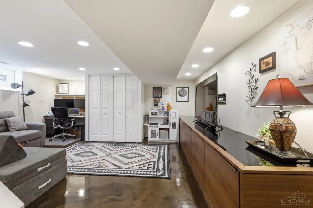3307 Maplecrest Place Cincinnati, OH 45209