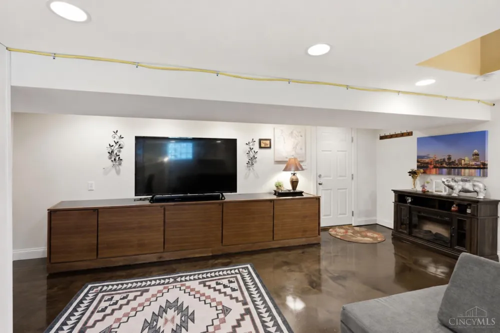 3307 Maplecrest Place Cincinnati, OH 45209