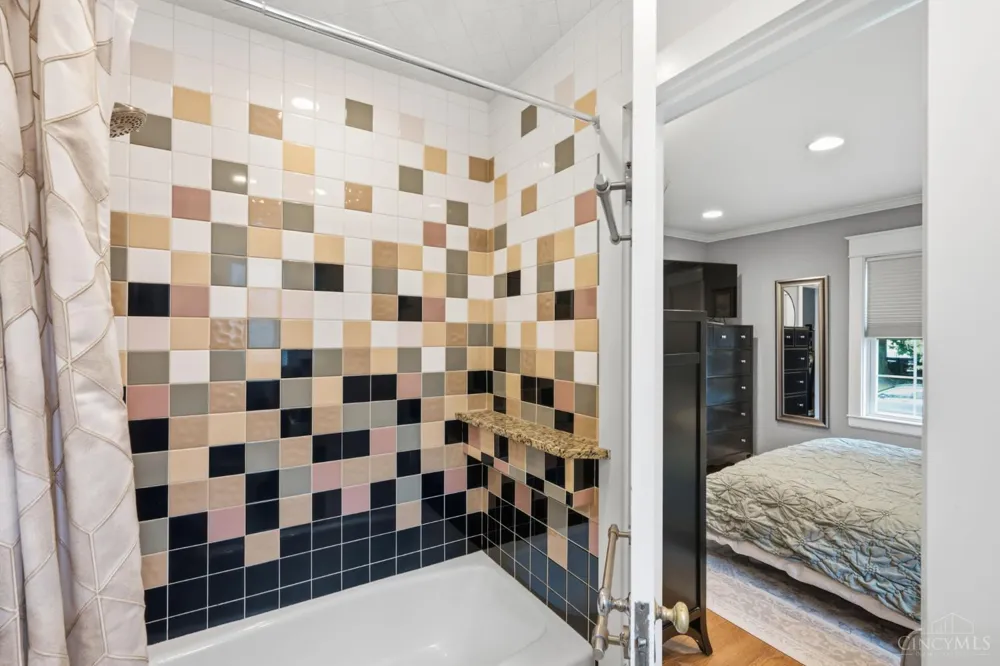 3307 Maplecrest Place Cincinnati, OH 45209
