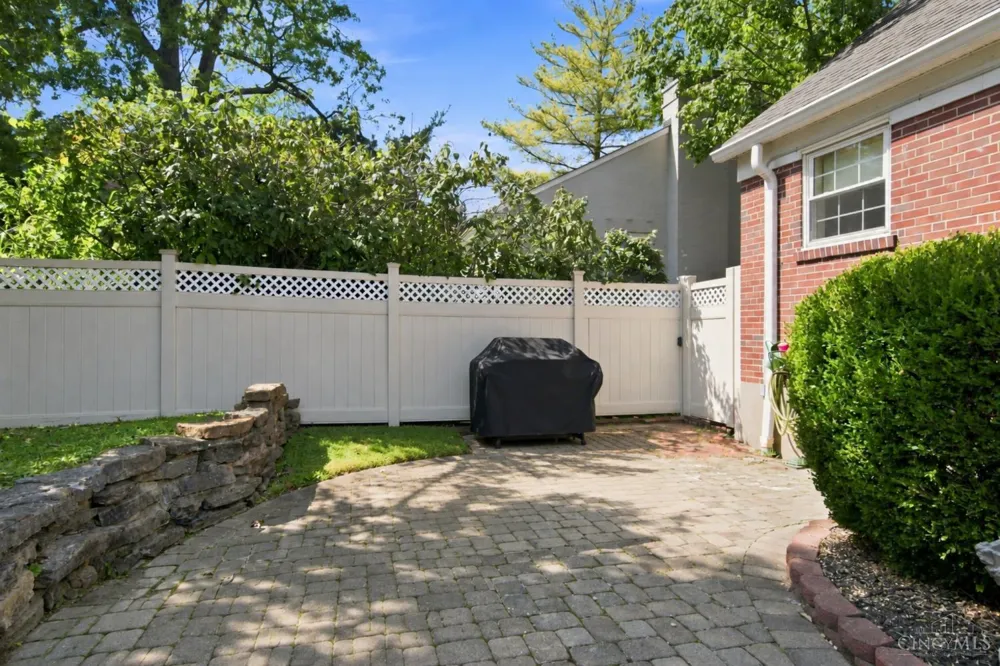 3307 Maplecrest Place Cincinnati, OH 45209
