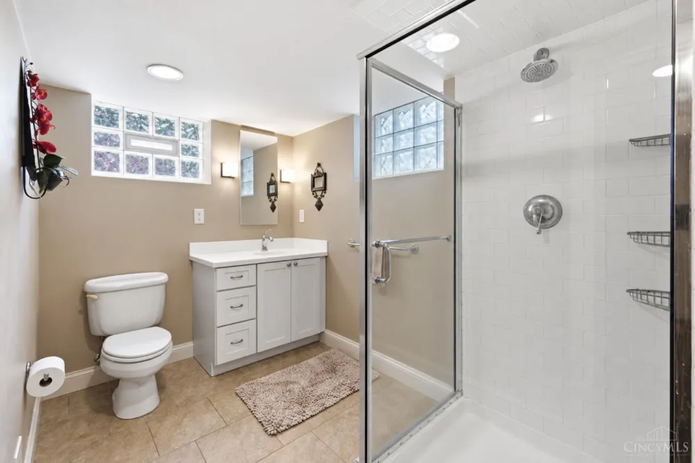 3307 Maplecrest Place Cincinnati, OH 45209